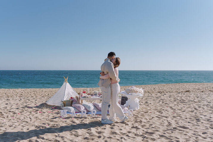 luxury picnic girlfriend proposal
