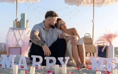 18 Marriage Proposal Ideas with Family + Examples & Tips