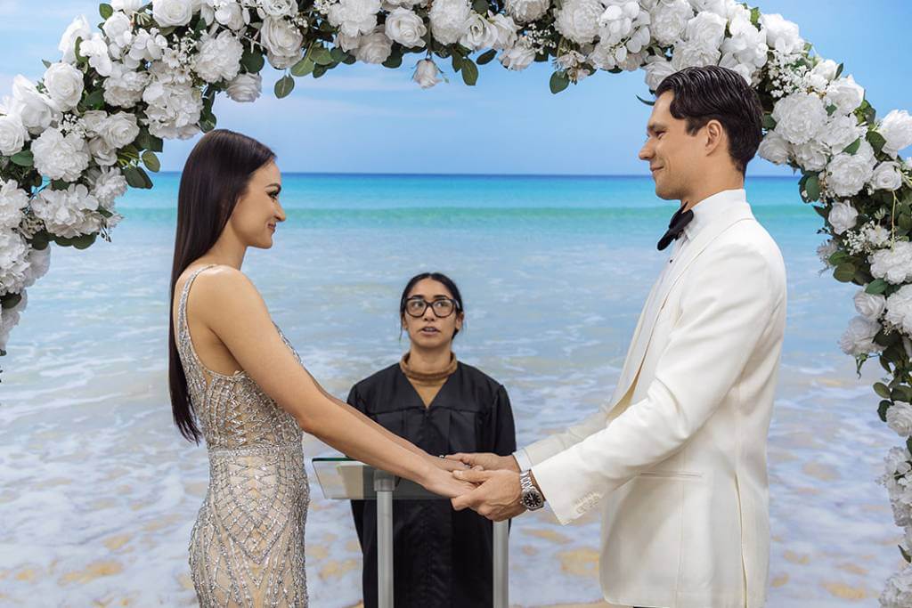 © Dolce Vita Makers - https://dolcevitamakers.com/ intimate beach wedding ceremony
