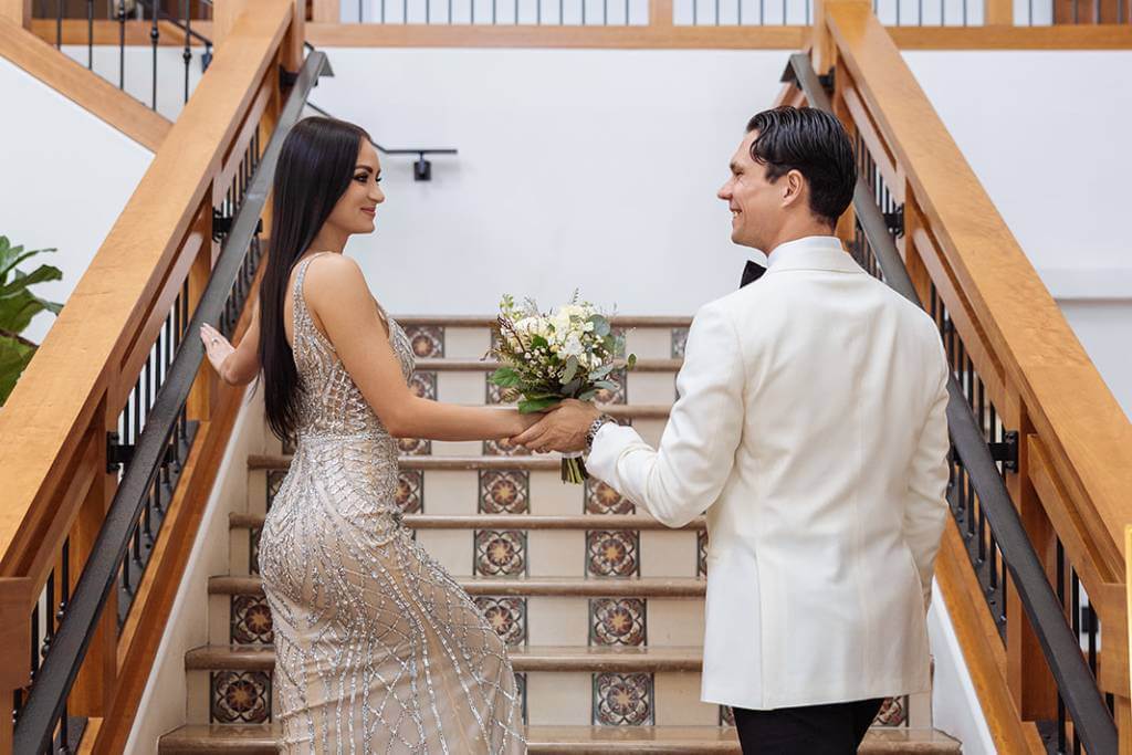 © Dolce Vita Makers - https://dolcevitamakers.com/ small staircase wedding ceremony