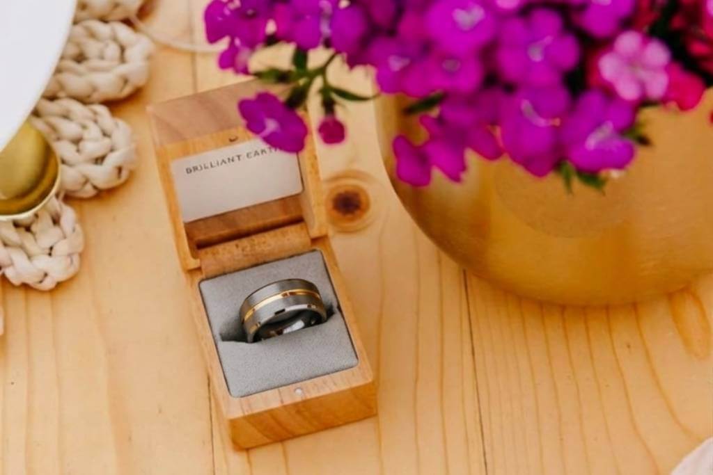 men’s engagement ring in box